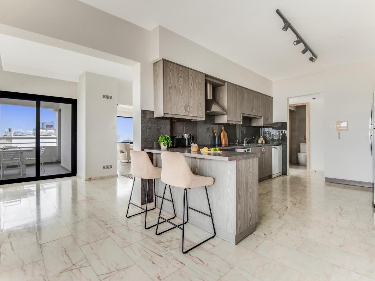 Sanders Coral Court Penthouse - Cute 3-Bedroom Apartment With Balcony Limasol Buitenkant foto