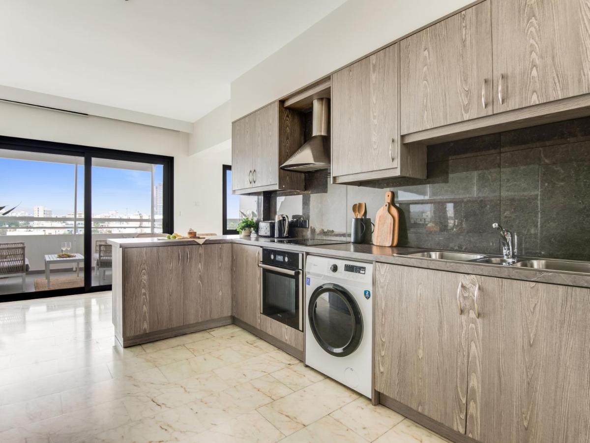 Sanders Coral Court Penthouse - Cute 3-Bedroom Apartment With Balcony Limasol Buitenkant foto